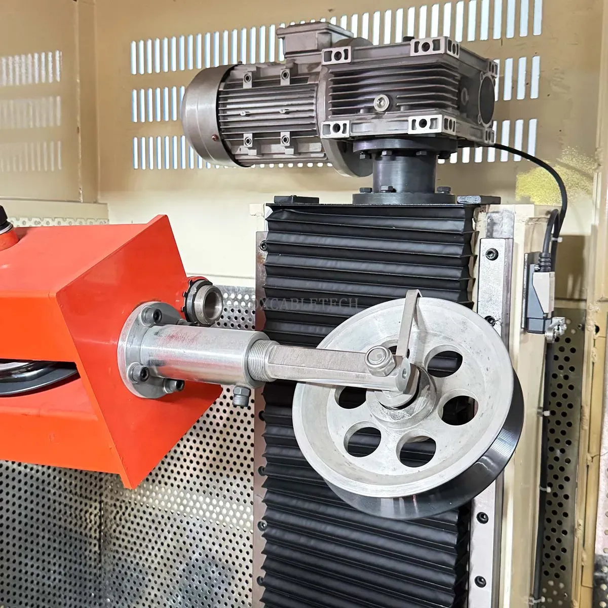 Cantilever Machine in PVC Sheathed Cable Lines